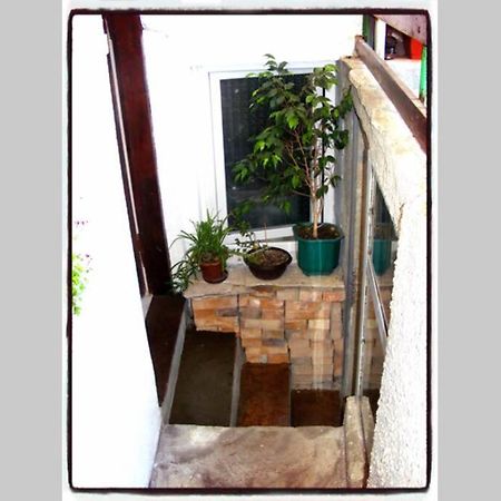 Authentic Guest Stay In The Heart Of Veliko Tarnovo Студио С Изглед Към Царевец ภายนอก รูปภาพ