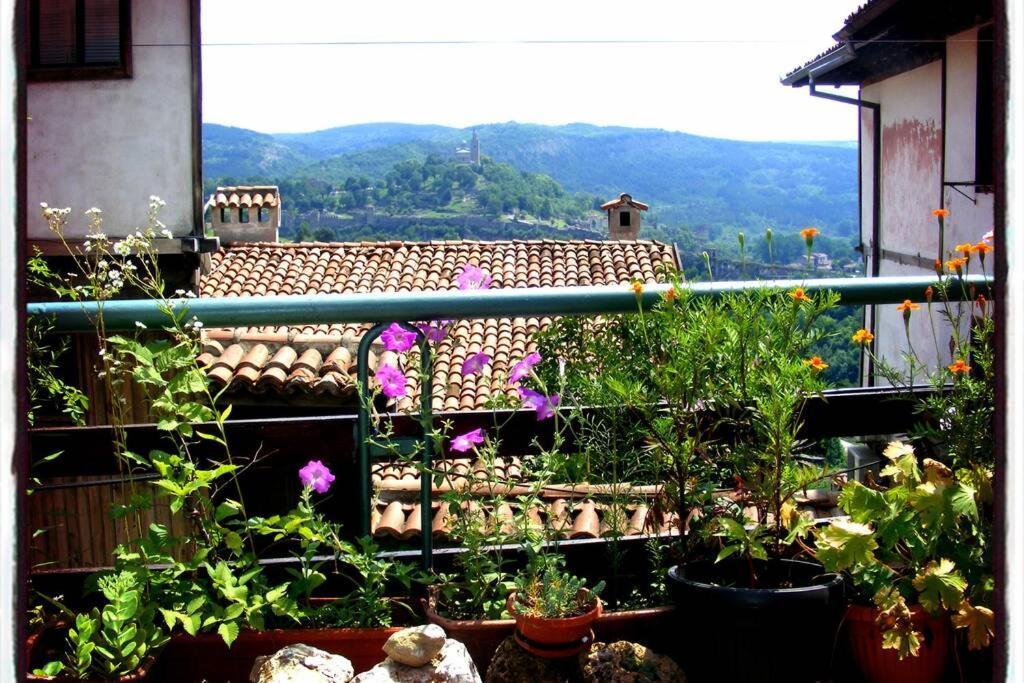 Authentic Guest Stay In The Heart Of Veliko Tarnovo Студио С Изглед Към Царевец ภายนอก รูปภาพ