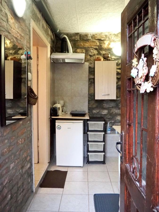 Authentic Guest Stay In The Heart Of Veliko Tarnovo Студио С Изглед Към Царевец ภายนอก รูปภาพ