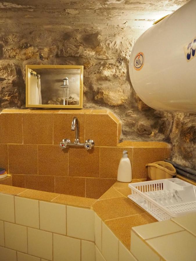 Authentic Guest Stay In The Heart Of Veliko Tarnovo Студио С Изглед Към Царевец ภายนอก รูปภาพ