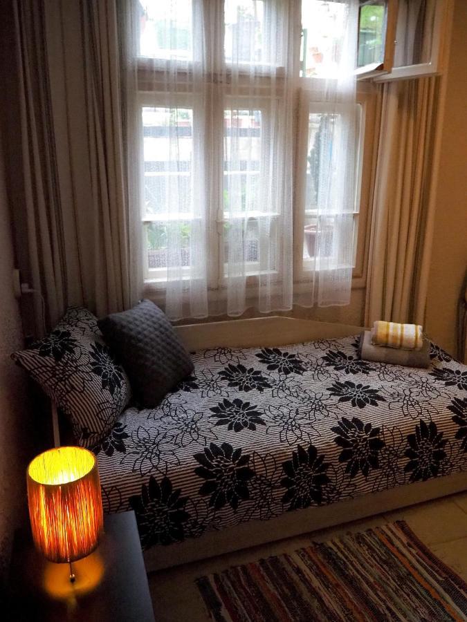Authentic Guest Stay In The Heart Of Veliko Tarnovo Студио С Изглед Към Царевец ภายนอก รูปภาพ