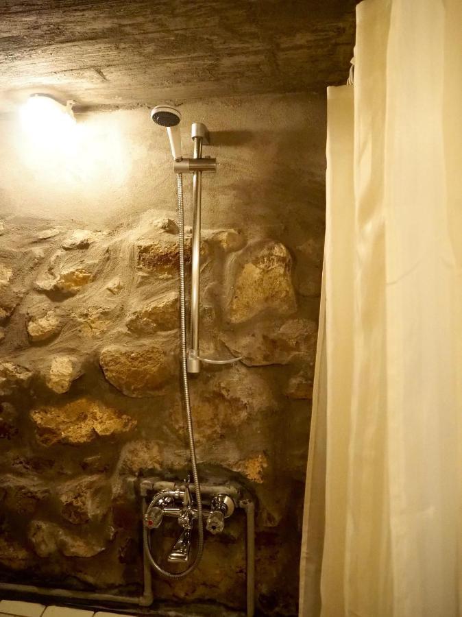 Authentic Guest Stay In The Heart Of Veliko Tarnovo Студио С Изглед Към Царевец ภายนอก รูปภาพ