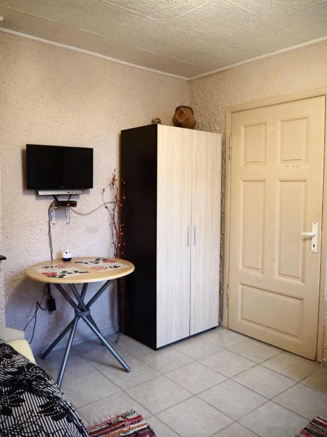 Authentic Guest Stay In The Heart Of Veliko Tarnovo Студио С Изглед Към Царевец ภายนอก รูปภาพ