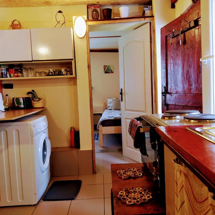 Authentic Guest Stay In The Heart Of Veliko Tarnovo Студио С Изглед Към Царевец ภายนอก รูปภาพ