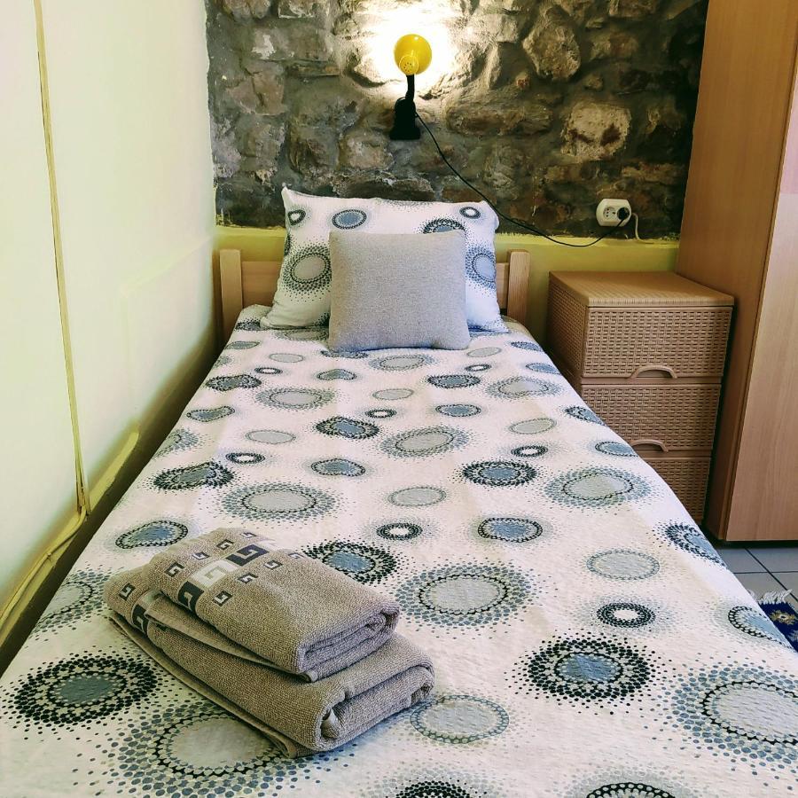 Authentic Guest Stay In The Heart Of Veliko Tarnovo Студио С Изглед Към Царевец ภายนอก รูปภาพ