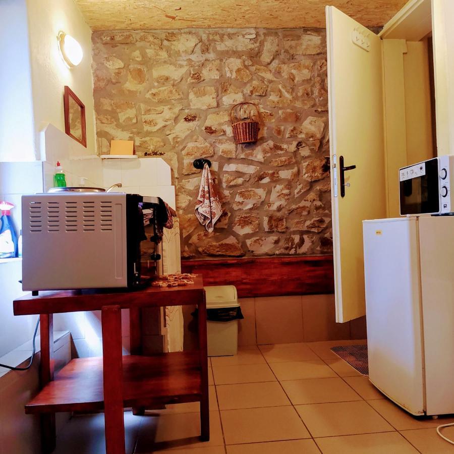 Authentic Guest Stay In The Heart Of Veliko Tarnovo Студио С Изглед Към Царевец ภายนอก รูปภาพ