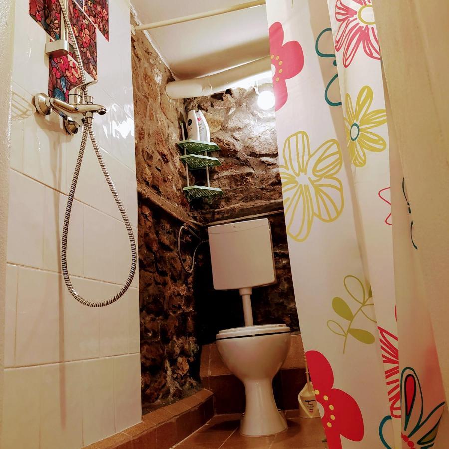 Authentic Guest Stay In The Heart Of Veliko Tarnovo Студио С Изглед Към Царевец ภายนอก รูปภาพ