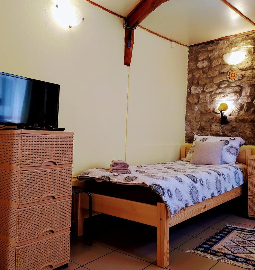 Authentic Guest Stay In The Heart Of Veliko Tarnovo Студио С Изглед Към Царевец ภายนอก รูปภาพ