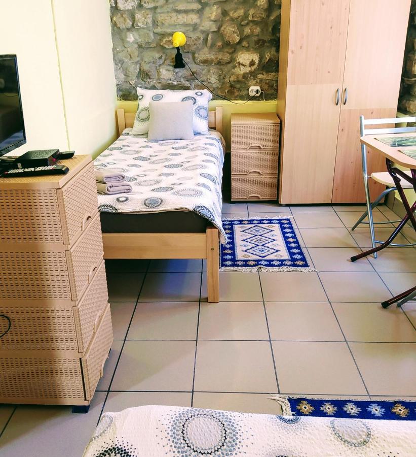 Authentic Guest Stay In The Heart Of Veliko Tarnovo Студио С Изглед Към Царевец ภายนอก รูปภาพ